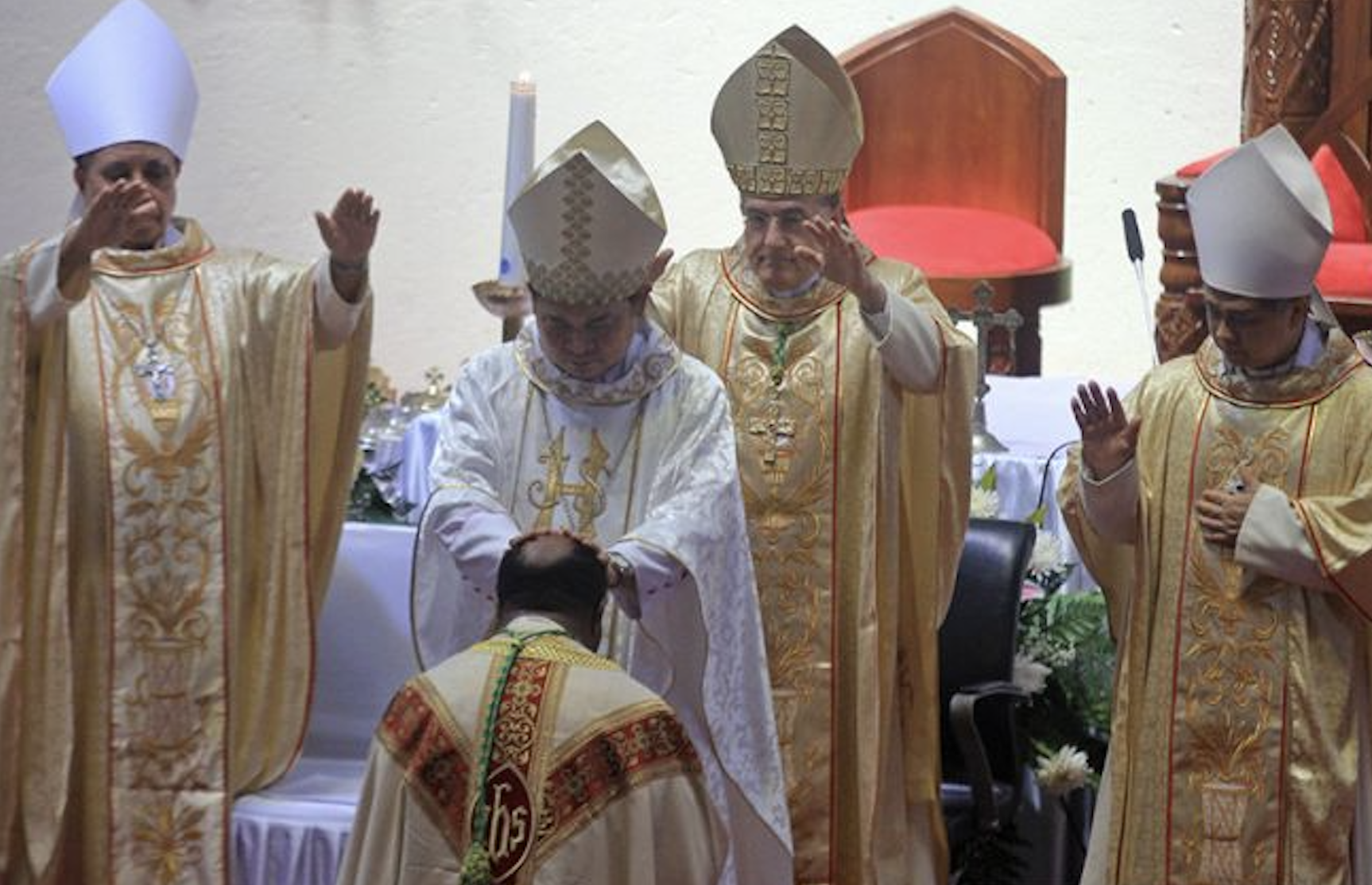 <strong>YANUARIUS TEOFILUS MATOPAI YOU: PASTOR ASLI PAPUA PERTAMA YANG DITAHBISKAN JADI USKUP DI JAYAPURA</strong>