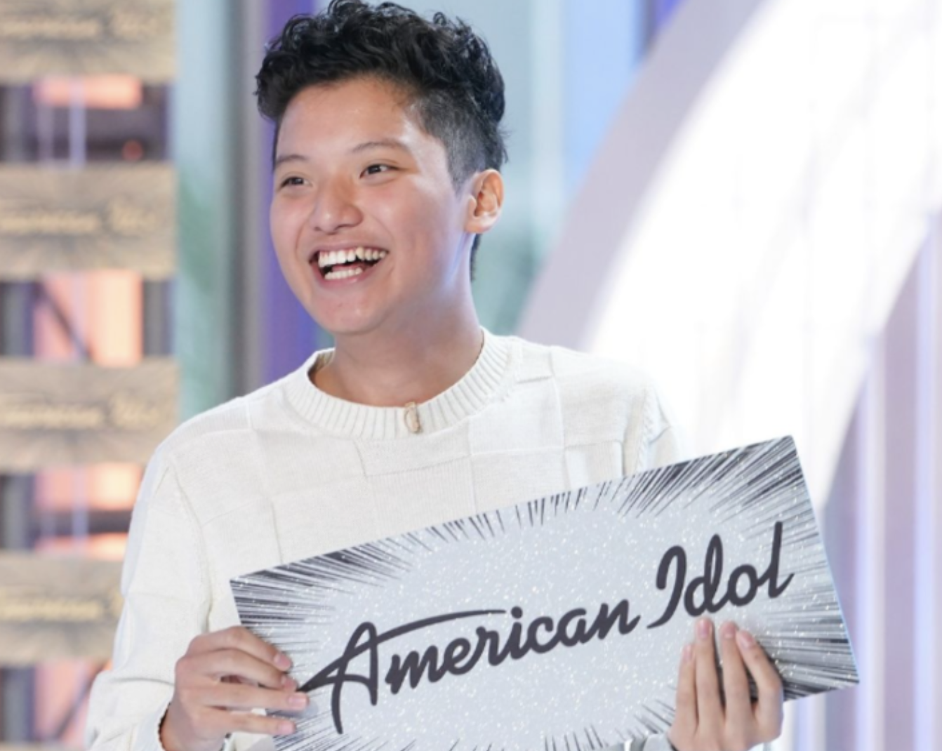 <strong>FILIPINO CANADIAN SINGER NAKAKUHA NG AMERICAN IDOL PLATINUM TICKET</strong> <strong>FILIPINO CANADIAN SINGER NAKAKUHA NG AMERICAN IDOL PLATINUM TICKET</strong>