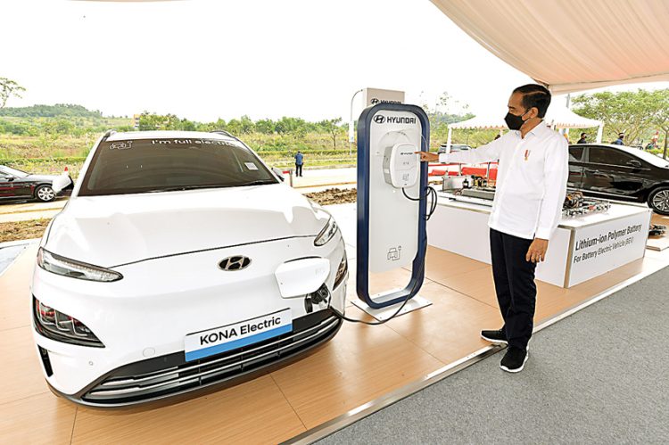 <strong>JOKOWI PERKIRAKAN INDONESIA JADI PRODUSEN MOBIL LISTRIK TERBESAR DUNIA PADA 2027</strong>
