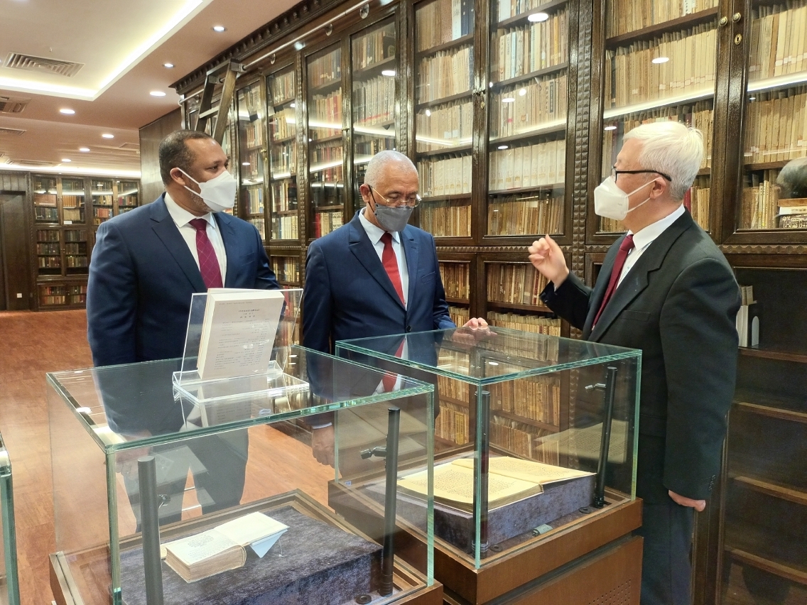 <strong>CAPE VERDE’S FOREIGN MINISTER VISITS UM</strong> <strong>CAPE VERDE’S FOREIGN MINISTER VISITS UM</strong>