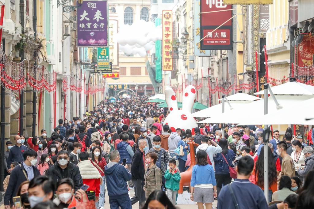 <strong>VISITORS’S TOTAL SPENDING IN MACAU DROPS 23.5 PCT YEAR-ON-YEAR TO MOP 4.83 BILLION IN Q4 OF 2022</strong> <strong>VISITORS’S TOTAL SPENDING IN MACAU DROPS 23.5 PCT YEAR-ON-YEAR TO MOP 4.83 BILLION IN Q4 OF 2022</strong>