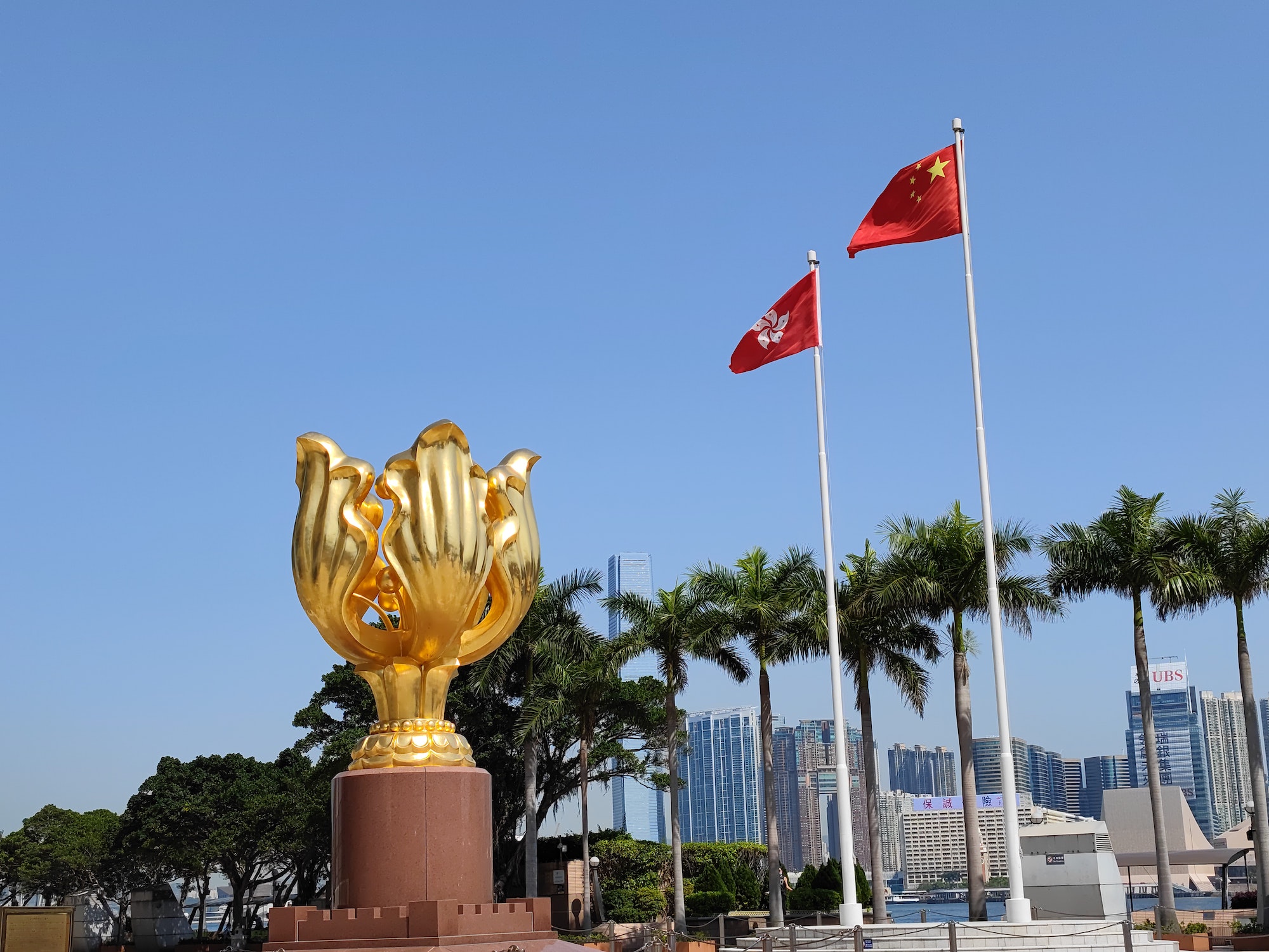 <strong>HK TEAM MEMBER MAKES ‘T’ GESTURE TO STOP WRONG NATIONAL ANTHEM PLAYED DURING ICE HOCKEY WORLD CHAMPIONSHIP IN BOSNIA </strong> <strong>HK TEAM MEMBER MAKES ‘T’ GESTURE TO STOP WRONG NATIONAL ANTHEM PLAYED DURING ICE HOCKEY WORLD CHAMPIONSHIP IN BOSNIA </strong>