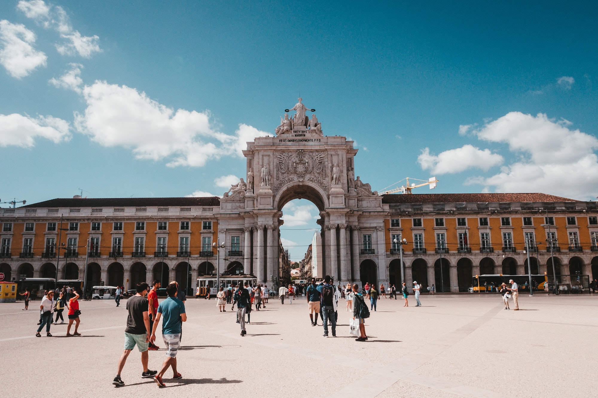 <strong>HONG KONG RESIDENTS RUSH TO GET PORTUGAL’S GOLDEN VISA BEFORE RESIDENCY PROGRAMME ENDS </strong> <strong>HONG KONG RESIDENTS RUSH TO GET PORTUGAL’S GOLDEN VISA BEFORE RESIDENCY PROGRAMME ENDS </strong>