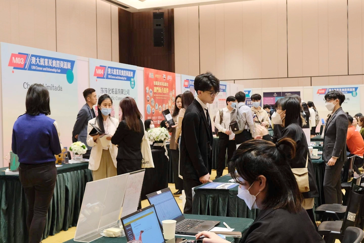 <strong>UM CAREER AND INTERNSHIP FAIR PROVIDES OVER 3,000 JOB VACANCIES </strong> <strong>UM CAREER AND INTERNSHIP FAIR PROVIDES OVER 3,000 JOB VACANCIES </strong>