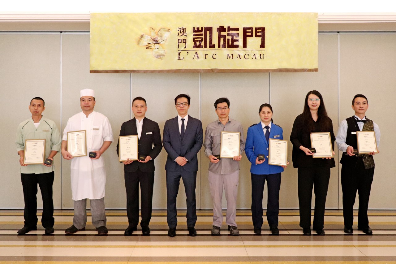 L’ARC MACAU AWARDS EMPLOYEE OF THE 1ST QUARTER OF 2023 L’ARC MACAU AWARDS EMPLOYEE OF THE 1ST QUARTER OF 2023