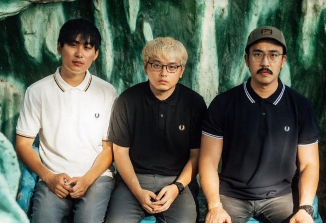 SINGAPOREAN, AMERICAN BANDS ROBBED DURING US TOUR 
