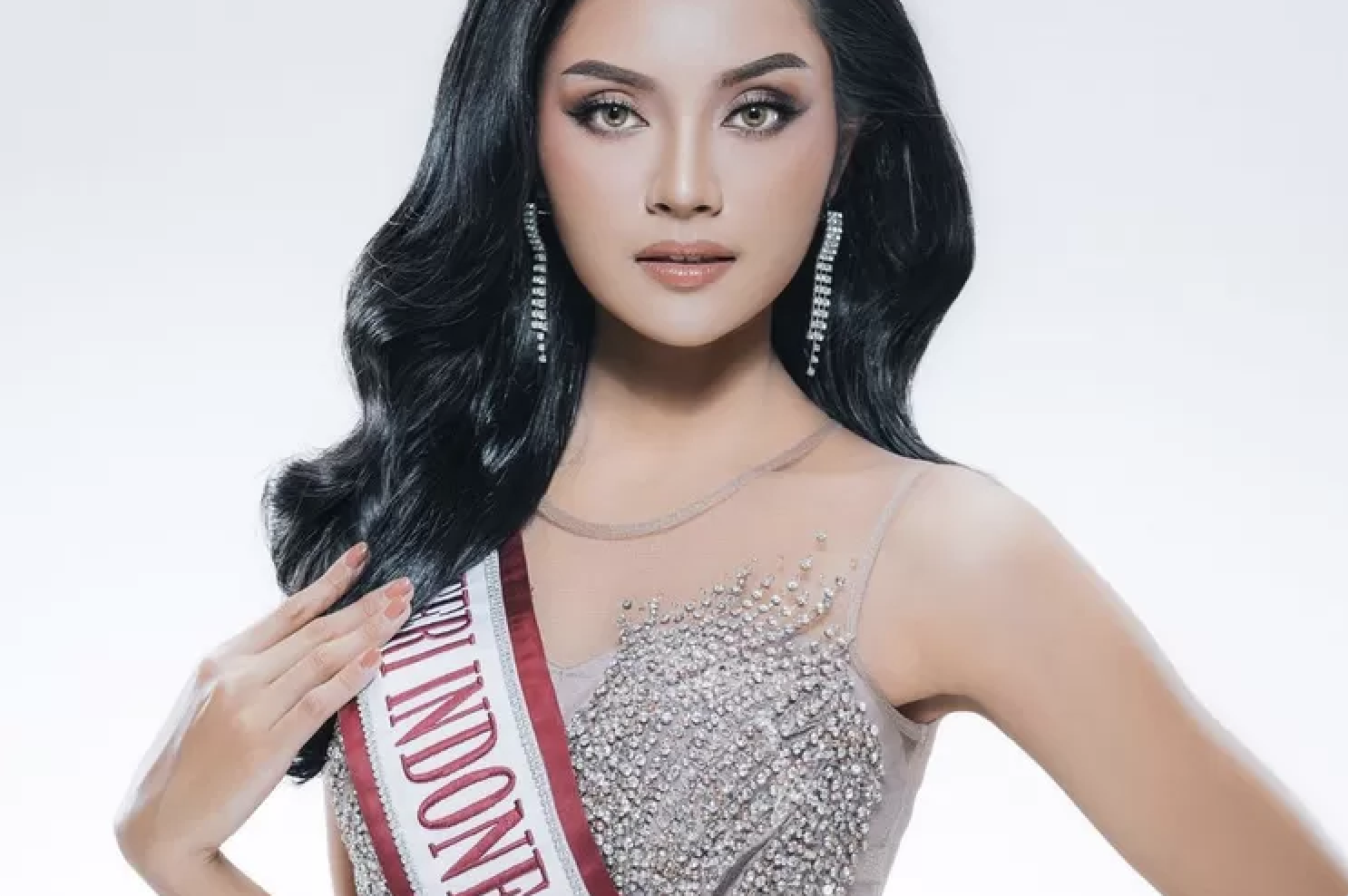 PUTERI INDONESIA 2023: FARHANA NARISWARI 