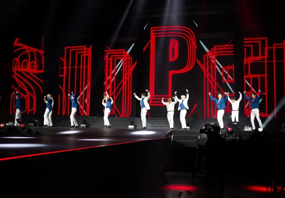 SUPER JUNIOR THROWING FANS PARTY IN MACAU 