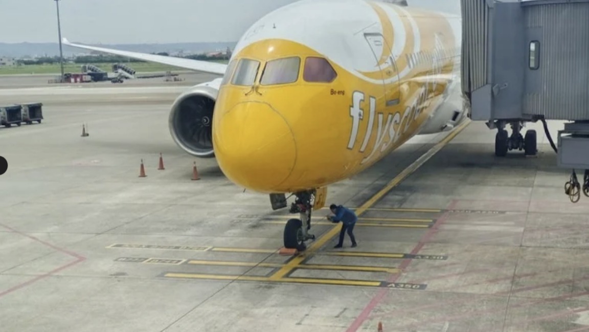 SCOOT FLIGHT’S WHEEL FALLS OFF UPON LANDING IN TAIPEI BUT NO ONE WAS INJURED SCOOT FLIGHT’S WHEEL FALLS OFF UPON LANDING IN TAIPEI BUT NO ONE WAS INJURED