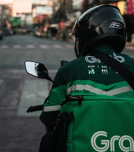GRAB AKAN PHK LEBIH DARI 1,000 KARYAWAN