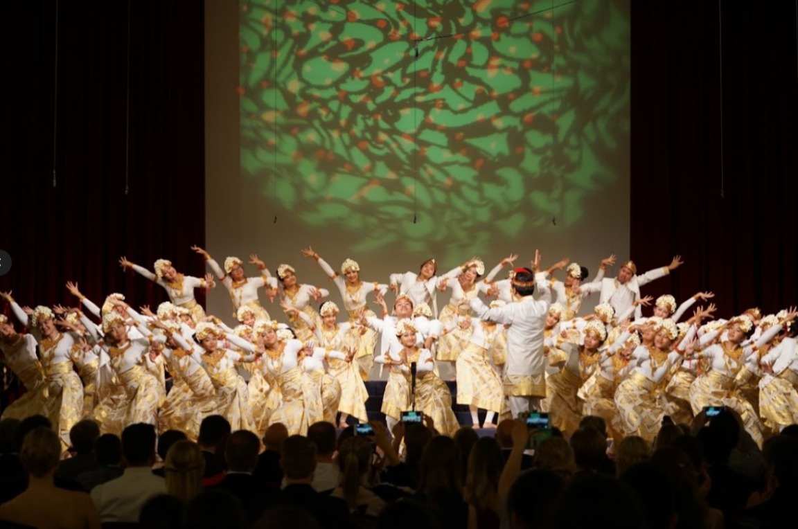 PADUAN SUARA ANAK-ANAK RESONANZ ASAL INDONESIA JUARA UMUM DI KOMPETISI ITALIA 