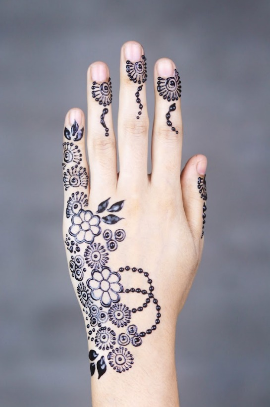 AUSSIE MOTHER ADVISES TOURISTS VISITING BALI NOT TO GET HENNA TATTOO FROM BEACH VENDORS OR UNLICENSED INDIVIDUALS AUSSIE MOTHER ADVISES TOURISTS VISITING BALI NOT TO GET HENNA TATTOO FROM BEACH VENDORS OR UNLICENSED INDIVIDUALS