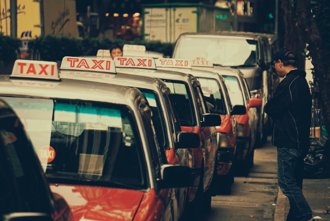 2 CABBIES ARRESTED IN HK FOR OVERCHARGING UNDERCOVER POLICE OFFICERS POSING AS MAINLAND CHINESE TOURISTS 2 CABBIES ARRESTED IN HK FOR OVERCHARGING UNDERCOVER POLICE OFFICERS POSING AS MAINLAND CHINESE TOURISTS