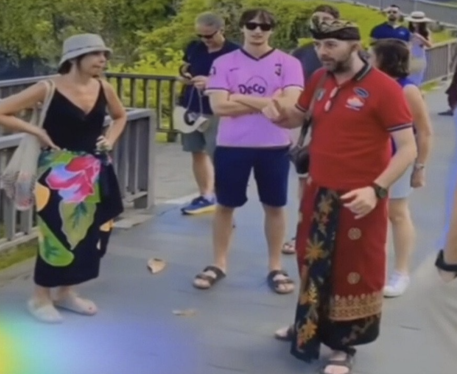 VIDEO PEMANDU WISATA BULE DI BALI VIRAL, DIKIRA KERJA ILEGAL 