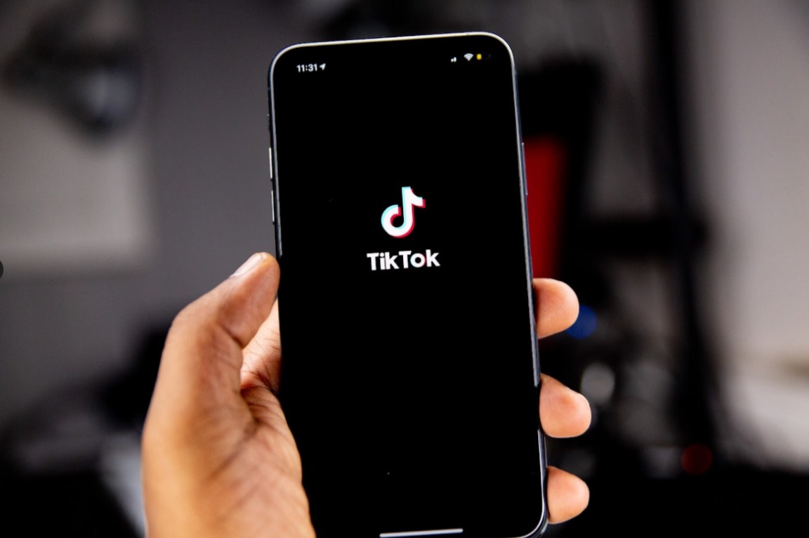 PEMERINTAH INDONESIA SIAP LARANG BERJUALAN LEWAT TIKTOK DEMI KELANGSUNGAN UMKM: MEDSOS BUKAN MEDIA DAGANG
