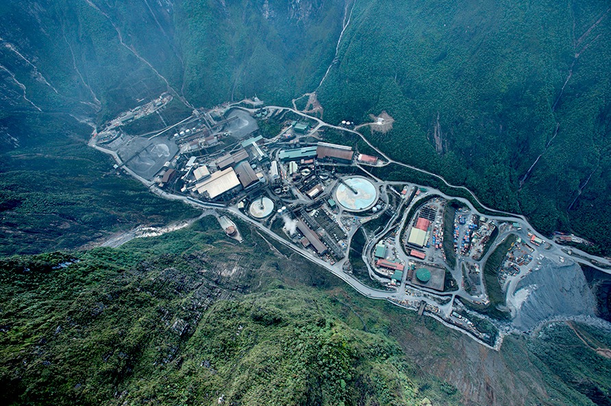 FREEPORT MAMPU SETOR RP. 1.200 TRILIUN DARI TAHUN 2018 SAMPAI BERAKHIRNYA IZIN USAHA PERTAMBANGAN PERUSAHAAN TERSEBUT PADA 2041 FREEPORT MAMPU SETOR RP. 1.200 TRILIUN DARI TAHUN 2018 SAMPAI BERAKHIRNYA IZIN USAHA PERTAMBANGAN PERUSAHAAN TERSEBUT PADA 2041