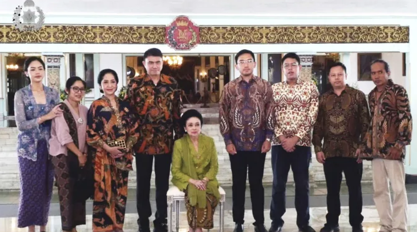 KELUARGA KERATON TAMPIL DALAM PAMERAN BATIK DALAM RANGKA MENJAGA EKSISTENSI KEBUDAYAAN BATIK MANGKUNEGARA