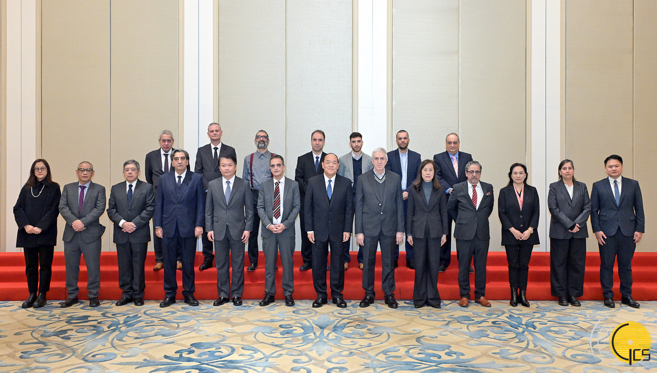 CHIEF EXECUTIVE HOPES MACAU’S PORTUGUESE- AND ENGLISH-LANGUAGE MEDIA CONTINUE THEIR ‘BRIDGING ROLE’ CHIEF EXECUTIVE HOPES MACAU’S PORTUGUESE- AND ENGLISH-LANGUAGE MEDIA CONTINUE THEIR ‘BRIDGING ROLE’