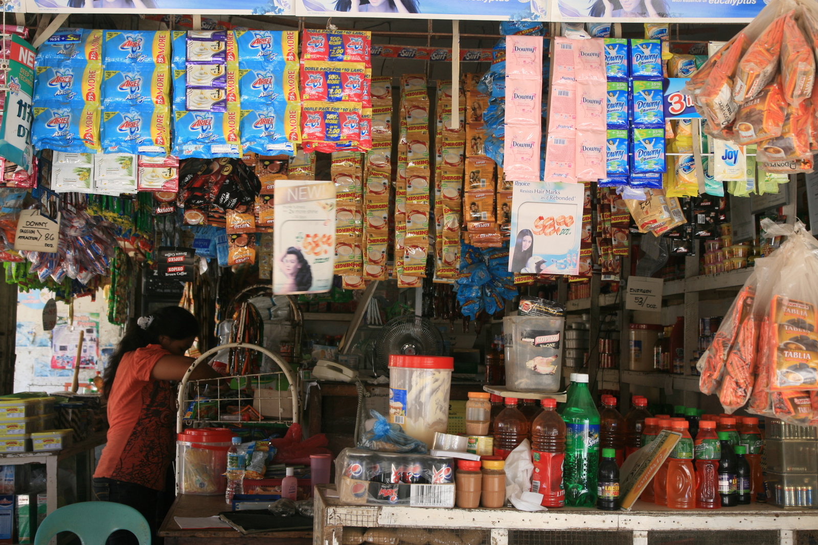 MGA MAGKAKALAPIT NA SARI-SARI STORES NAGTALA NG HIGIT P8B SA BENTA NOONG 2023 MGA MAGKAKALAPIT NA SARI-SARI STORES NAGTALA NG HIGIT P8B SA BENTA NOONG 2023