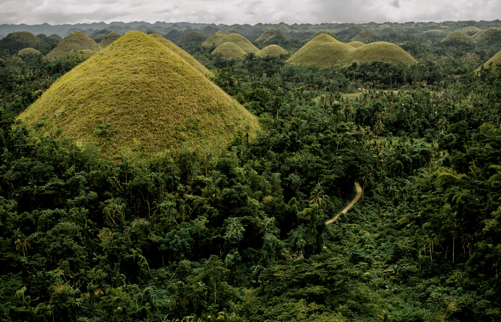PINAWAWALANG BISA NG ILANG ENVIRONMETALIST ANG RESOLUSYON NA NAGPAHINTULOT SA CHOCOLATE HILLS RESORT PINAWAWALANG BISA NG ILANG ENVIRONMETALIST ANG RESOLUSYON NA NAGPAHINTULOT SA CHOCOLATE HILLS RESORT