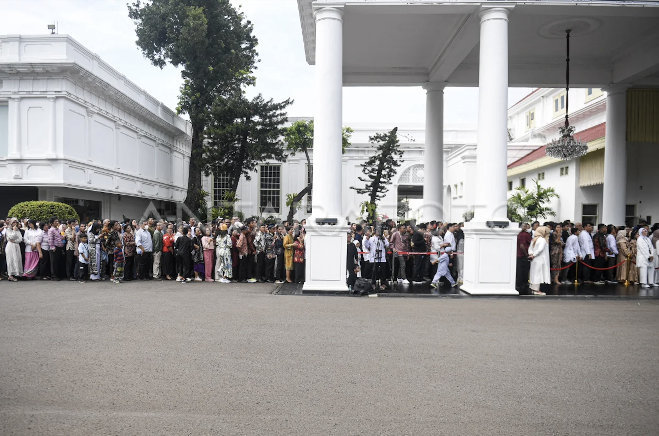 OPEN HOUSE LEBARAN PRESIDEN JOKOWI BERUJUNG RICUH OPEN HOUSE LEBARAN PRESIDEN JOKOWI BERUJUNG RICUH