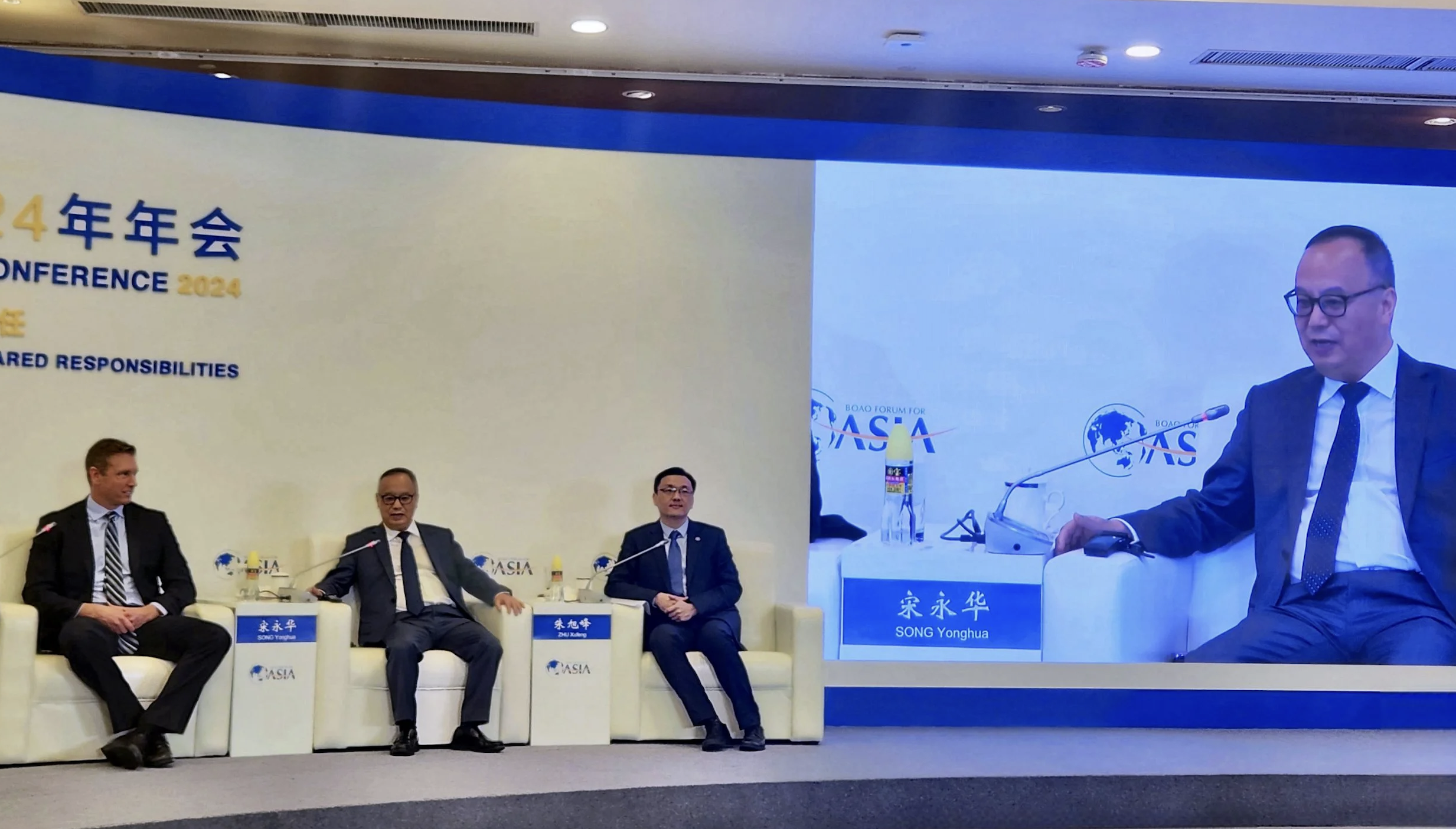 UM RECTOR ATTENDS BOAO FORUM FOR ASIA, VISITS HAINAN UNIVERSITY