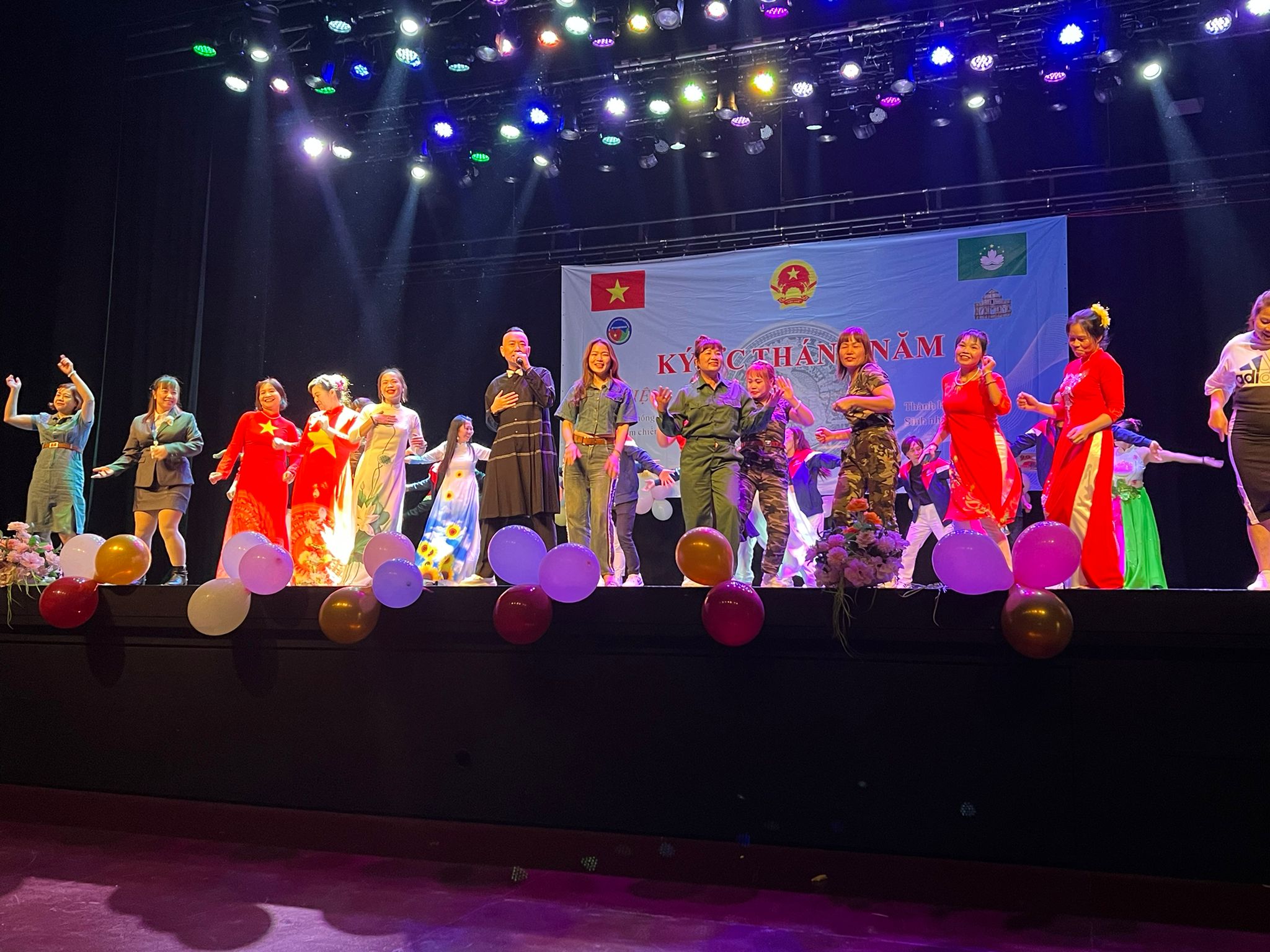 PHOTONEWS: LOCAL ASSOCIATION HOLDS DOUBLE CELEBRATION MARKING LABOUR DAY AND VIETNAM’S REUNIFICATION DAY PHOTONEWS: LOCAL ASSOCIATION HOLDS DOUBLE CELEBRATION MARKING LABOUR DAY AND VIETNAM’S REUNIFICATION DAY