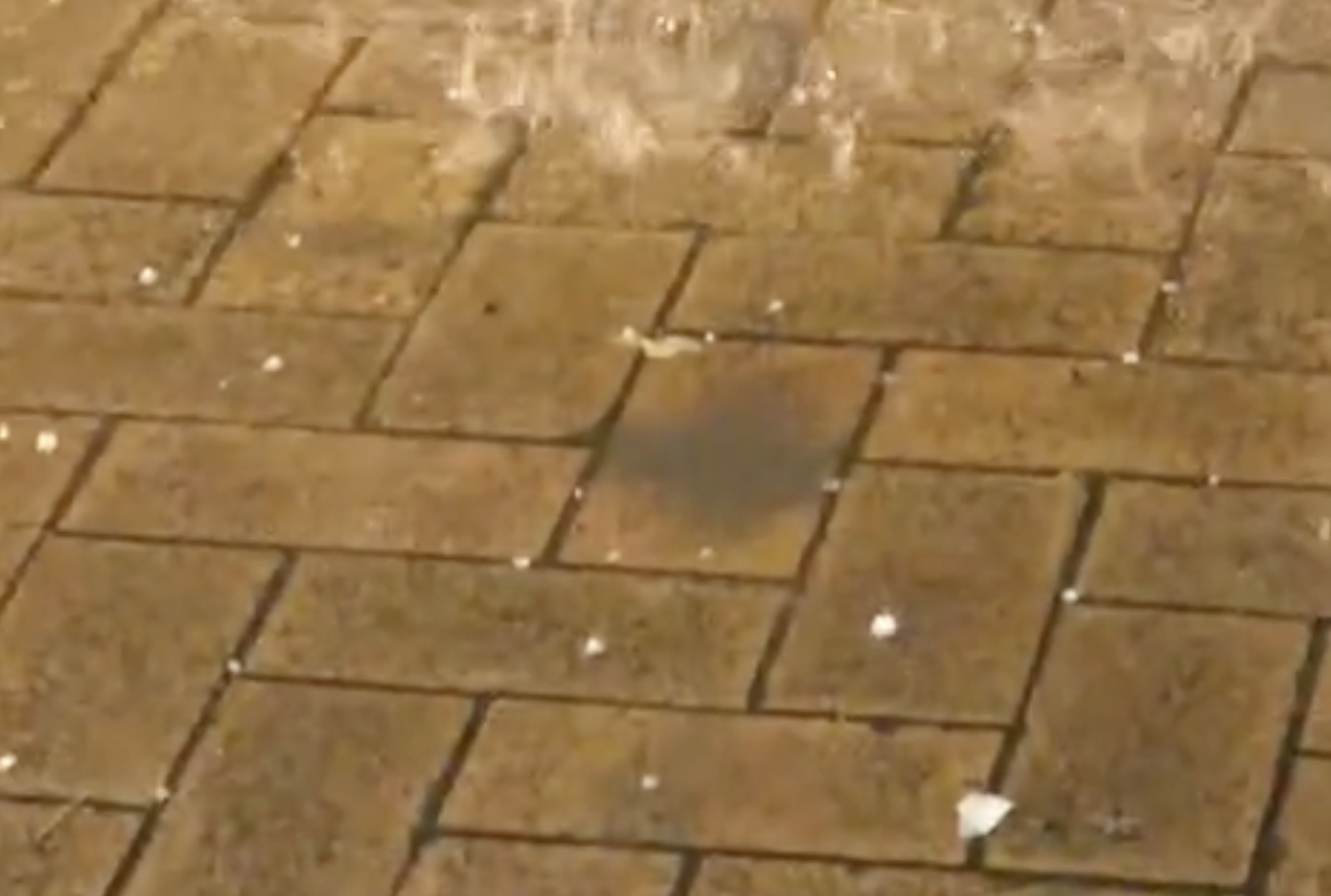 THUNDERSTORM DUMPS GRAVEL-SIZED HAILSTONES OVER MACAU THUNDERSTORM DUMPS GRAVEL-SIZED HAILSTONES OVER MACAU