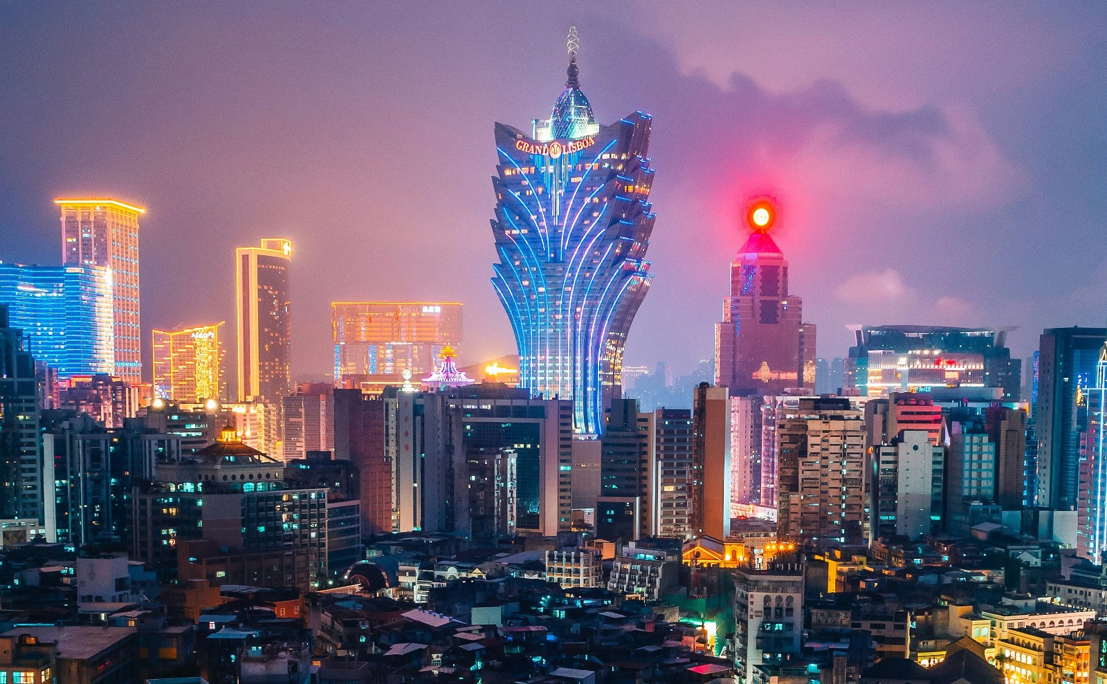 NUMBER OF FULL TIME EMPLOYEES IN MACAU HOTELS AND AVERAGE EARNINGS IN HOTEL AND RESTAURANT INDUSTRIES INCREASE BUT JOB VACANCIES DROP YEAR-ON-YEAR NUMBER OF FULL TIME EMPLOYEES IN MACAU HOTELS AND AVERAGE EARNINGS IN HOTEL AND RESTAURANT INDUSTRIES INCREASE BUT JOB VACANCIES DROP YEAR-ON-YEAR