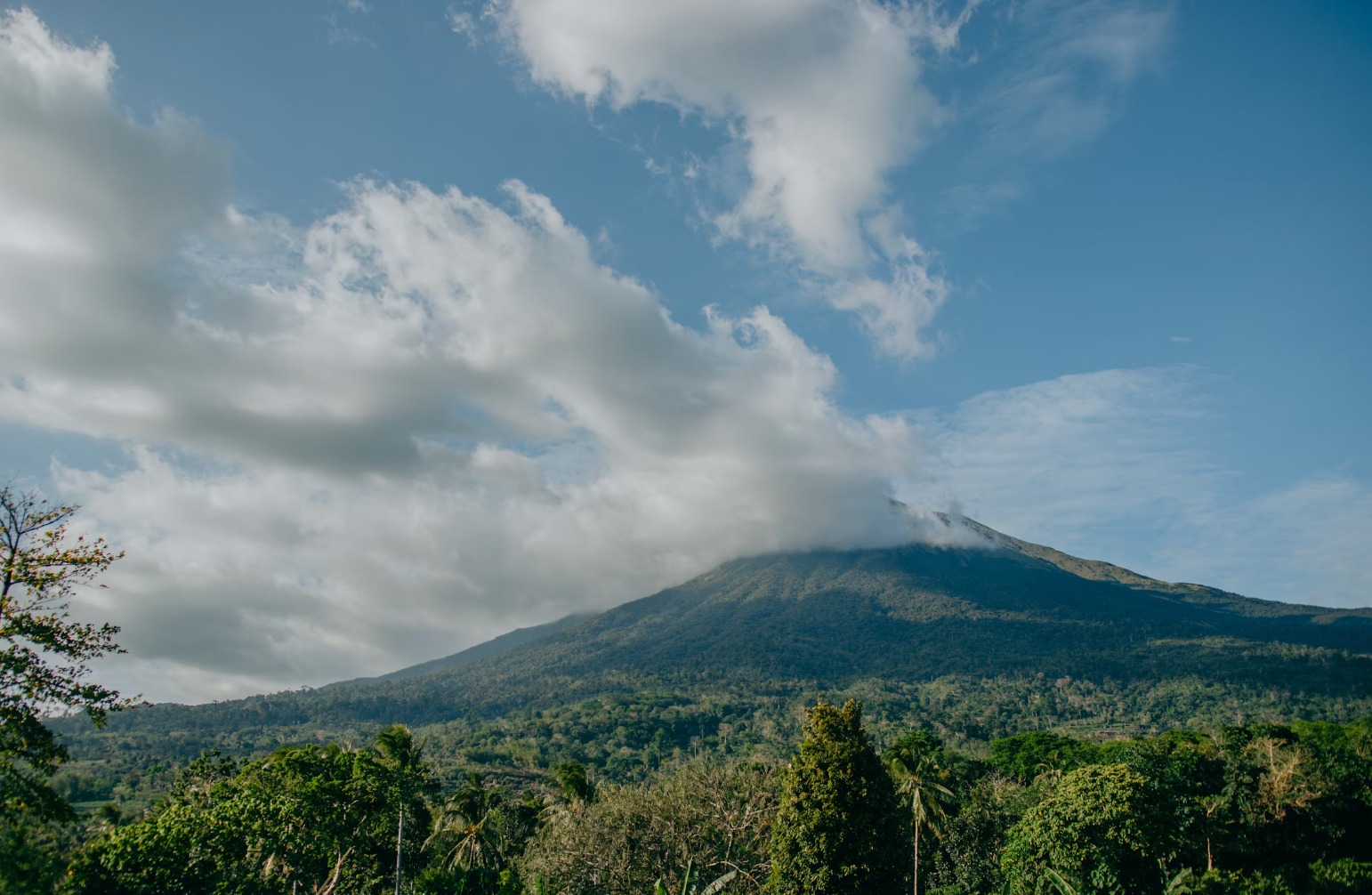 MOUNT KANLAON IN PHILIPPINES ERUPTS, CANLAON CITY ORDERS EVACUATION MOUNT KANLAON IN PHILIPPINES ERUPTS, CANLAON CITY ORDERS EVACUATION