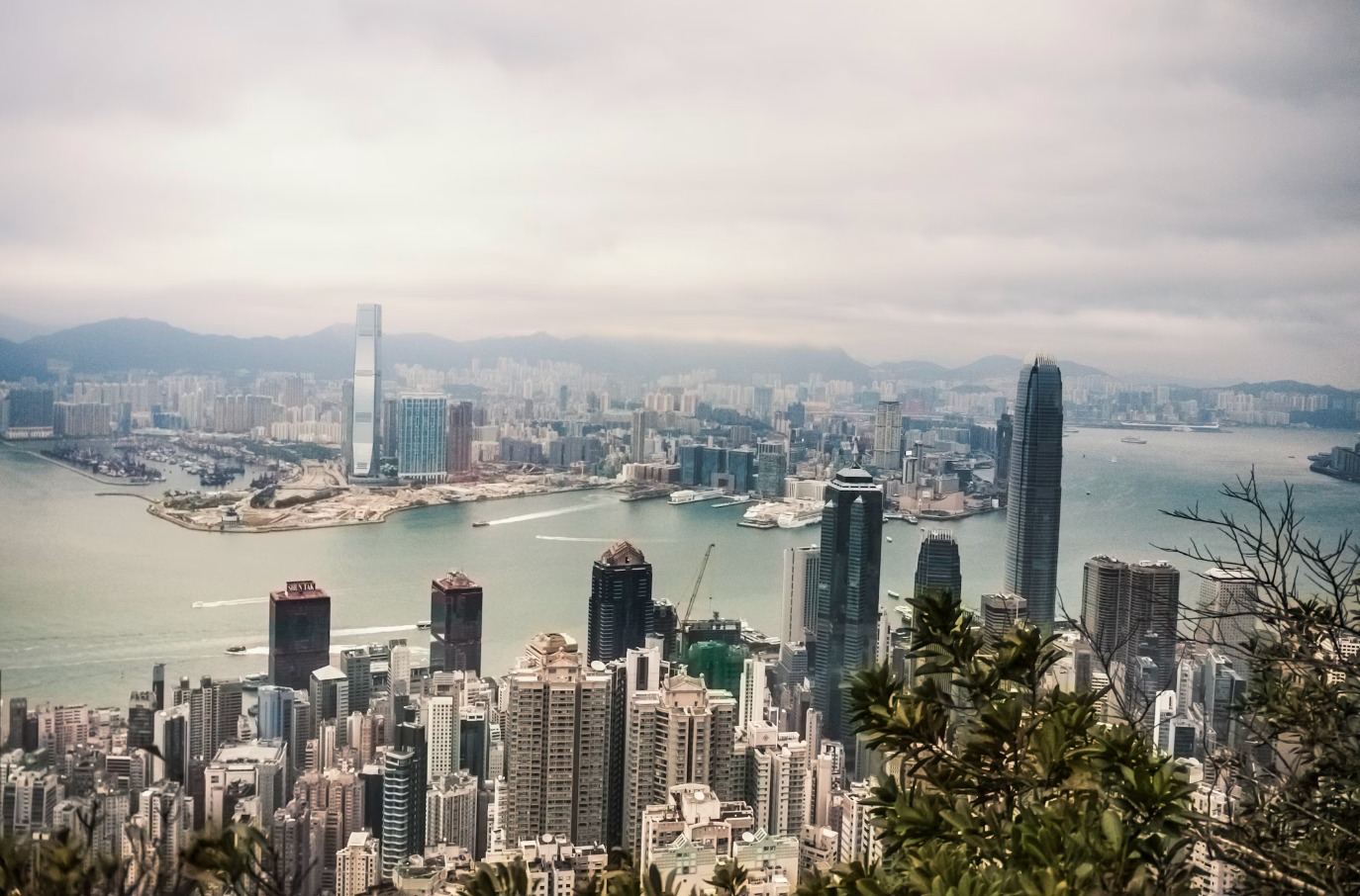 HONG KONG’S URBAN RENEWAL AUTHORITY LOOKING FOR MACAU, SINGAPORE INVESTORS HONG KONG’S URBAN RENEWAL AUTHORITY LOOKING FOR MACAU, SINGAPORE INVESTORS
