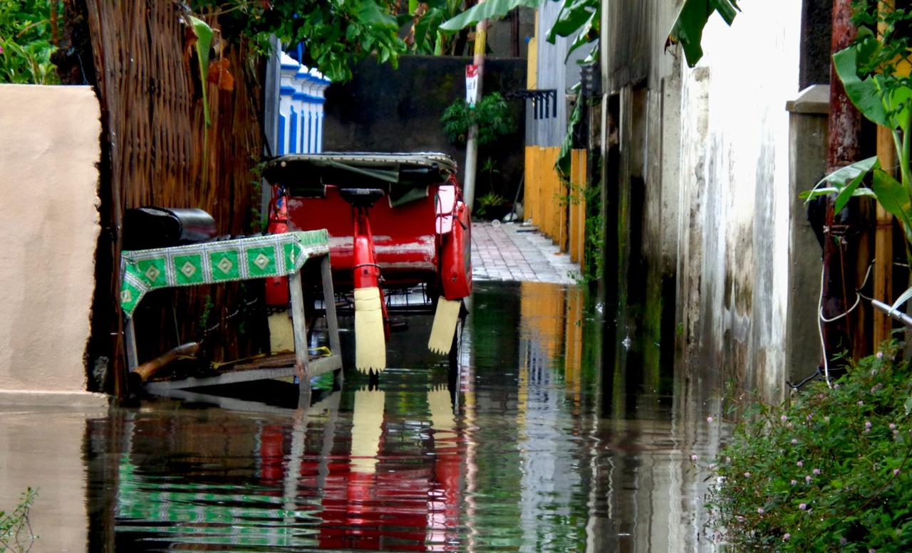 TYPHOON GAEMI KILLS OVER A DOZEN IN PHILIPPINES TYPHOON GAEMI KILLS OVER A DOZEN IN PHILIPPINES