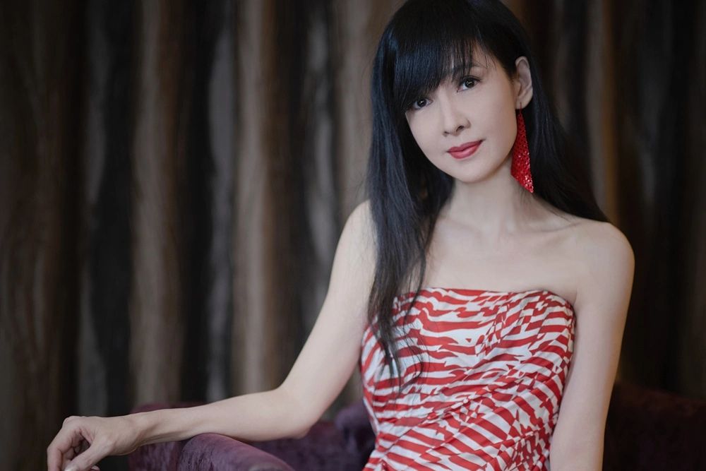 HONG KONG SONGSTRESS VIVIAN CHOW TO HAVE SOLO CONCERT IN MACAU ON 31 AUGUST HONG KONG SONGSTRESS VIVIAN CHOW TO HAVE SOLO CONCERT IN MACAU ON 31 AUGUST