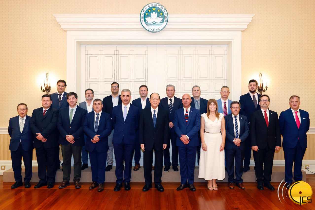 CHIEF EXECUTIVE HO IAT SENG MEETS WITH PORTUGUESE DELEGATION OF DOURO, TAMEGA AND SOUSA MAYORS AS WELL AS AEP FOUNDATION REPRESENTATIVES CHIEF EXECUTIVE HO IAT SENG MEETS WITH PORTUGUESE DELEGATION OF DOURO, TAMEGA AND SOUSA MAYORS AS WELL AS AEP FOUNDATION REPRESENTATIVES