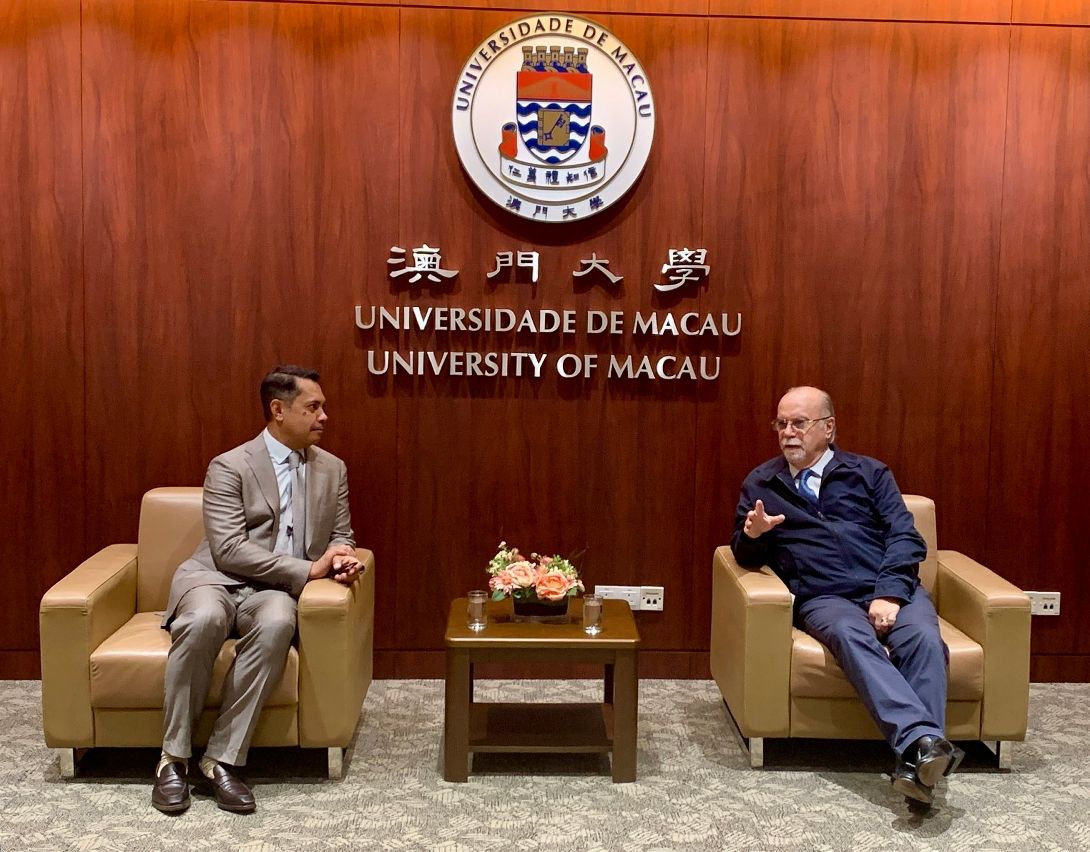 FORUM MACAO AND UM EXCHANGE VIEWS ON STRENGTHENING ECONOMIC AND TRADE RELATIONS BETWEEN CHINA AND PORTUGUESE-SPEAKING COUNTRIES FORUM MACAO AND UM EXCHANGE VIEWS ON STRENGTHENING ECONOMIC AND TRADE RELATIONS BETWEEN CHINA AND PORTUGUESE-SPEAKING COUNTRIES