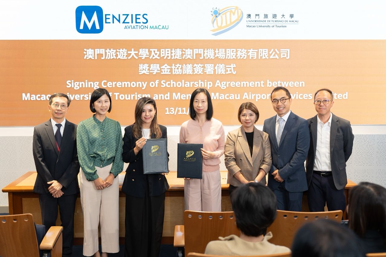 UTM, MENZIES SIGN SCHOLARSHIP AGREEMENT 