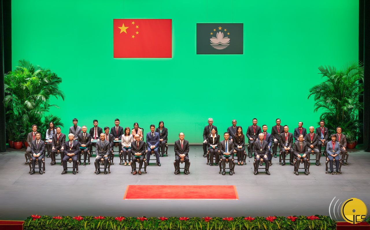 CHIEF EXECUTIVE PRESENTS AWARDS TO 32 RECIPIENTS IN THIS YEAR’S ‘DECORATIONS, MEDALS AND CERTIFICATES OF MERIT AWARDS CEREMONY’ CHIEF EXECUTIVE PRESENTS AWARDS TO 32 RECIPIENTS IN THIS YEAR’S ‘DECORATIONS, MEDALS AND CERTIFICATES OF MERIT AWARDS CEREMONY’