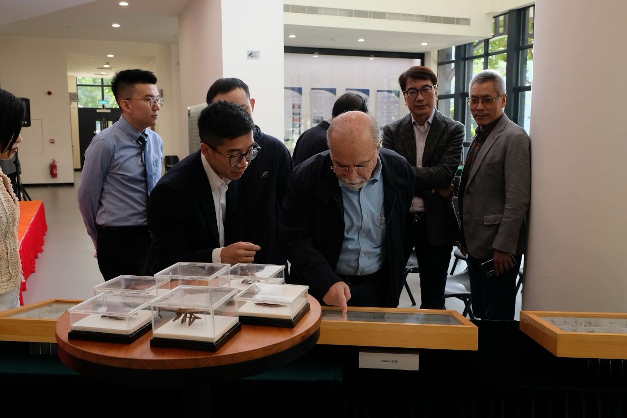 UNIVERSITY OF MACAU RECEIVES OVER 1,400 DONATED SPECIMENS UNIVERSITY OF MACAU RECEIVES OVER 1,400 DONATED SPECIMENS