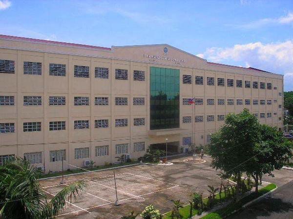 UNIBERSIDAD NASA MAINIT NA USAPAN DAHIL SA PATAKARANG ENGLISH-ONLY UNIBERSIDAD NASA MAINIT NA USAPAN DAHIL SA PATAKARANG ENGLISH-ONLY