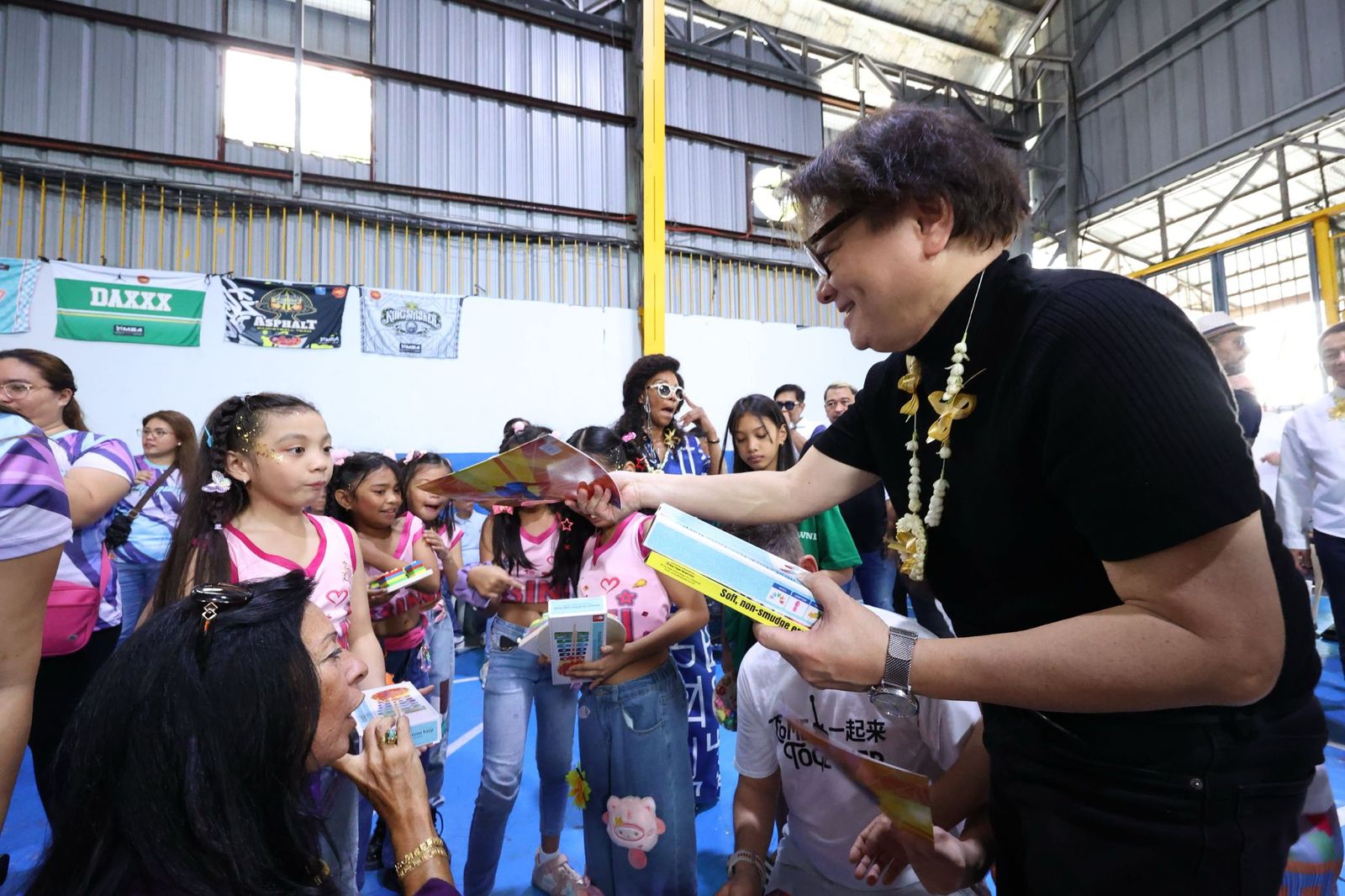 SINO-PHIL ASIA INTERNATIONAL PEACE AWARDS FOUNDATION BESTOWS AWARDS TO 17 INDIVIDUALS, CONDUCTS CHARITY FOR 300 UNDERPRIVILEGED MANILA FAMILIES SINO-PHIL ASIA INTERNATIONAL PEACE AWARDS FOUNDATION BESTOWS AWARDS TO 17 INDIVIDUALS, CONDUCTS CHARITY FOR 300 UNDERPRIVILEGED MANILA FAMILIES