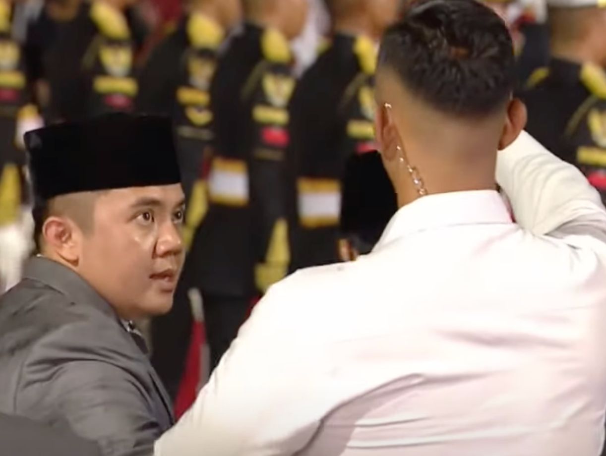 TB HASANUDDIN: LETKOL TEDDY MENJABAT SEKRETARIS KABINET MERAH PUTIH DENGAN STATUS AKTIF PRAJURIT TNI LANGGAR UU TB HASANUDDIN: LETKOL TEDDY MENJABAT SEKRETARIS KABINET MERAH PUTIH DENGAN STATUS AKTIF PRAJURIT TNI LANGGAR UU