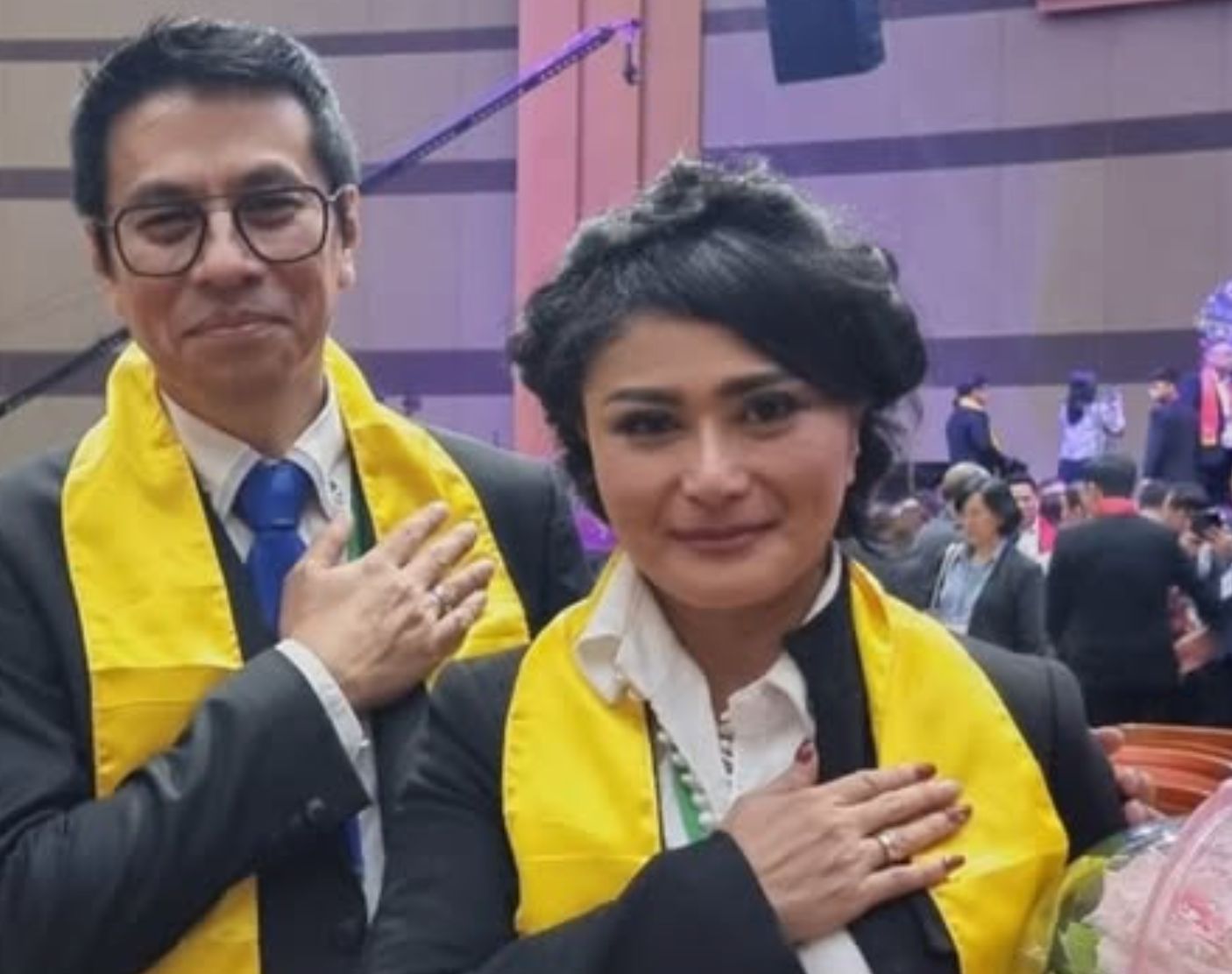 TAMARA GERALDINE RESMI JADI PENDETA BERSAMA SUAMI DAN PUTRINYA TAMARA GERALDINE RESMI JADI PENDETA BERSAMA SUAMI DAN PUTRINYA