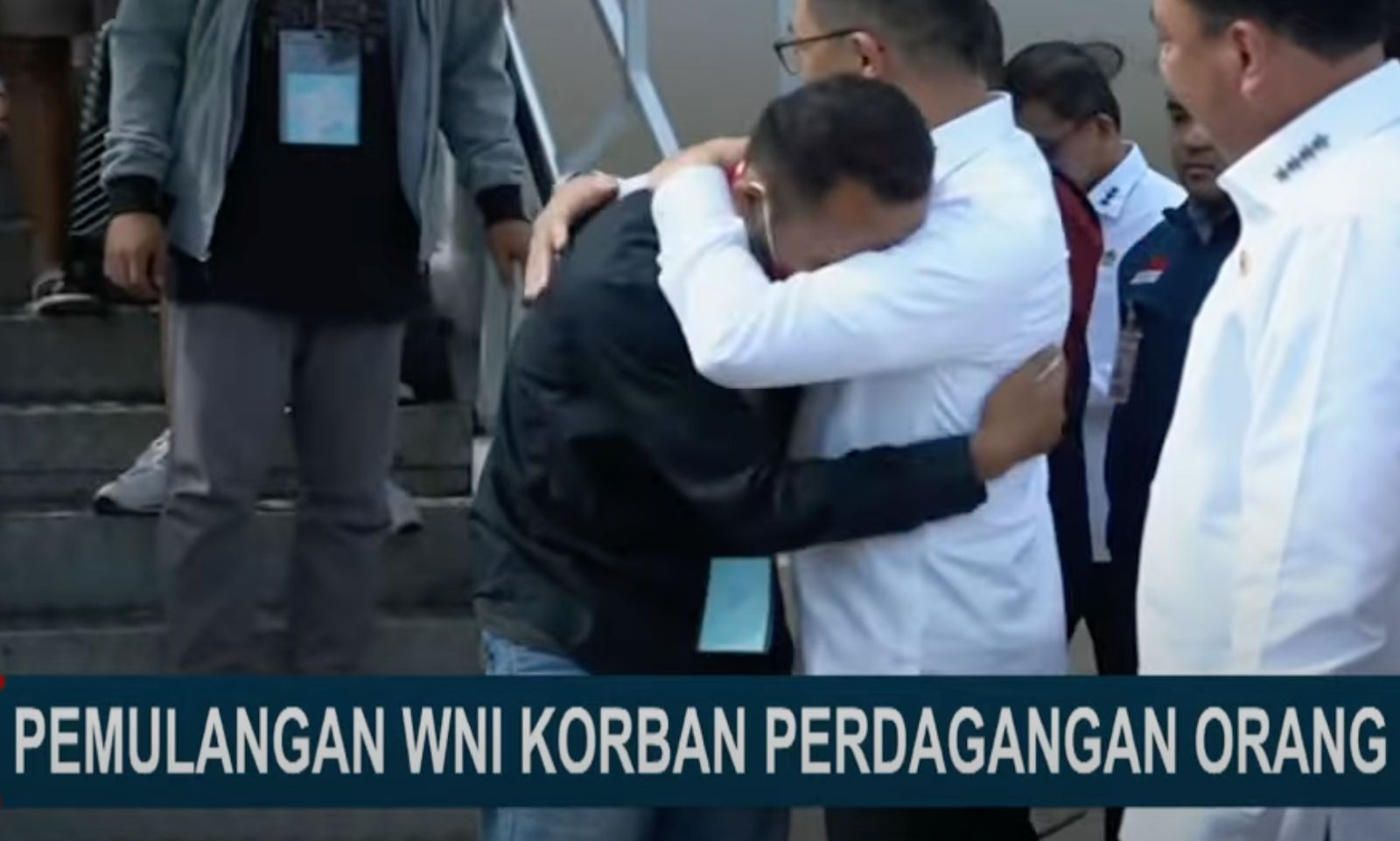 KORBAN TINDAK PIDANA PERDAGANGAN ORANG DI MYANMAR KEMBALI KE INDONESIA DISAMBUT MENLU DAN MENKOPOLHUKAM DI BANDARA SOEKARNO HATTA KORBAN TINDAK PIDANA PERDAGANGAN ORANG DI MYANMAR KEMBALI KE INDONESIA DISAMBUT MENLU DAN MENKOPOLHUKAM DI BANDARA SOEKARNO HATTA