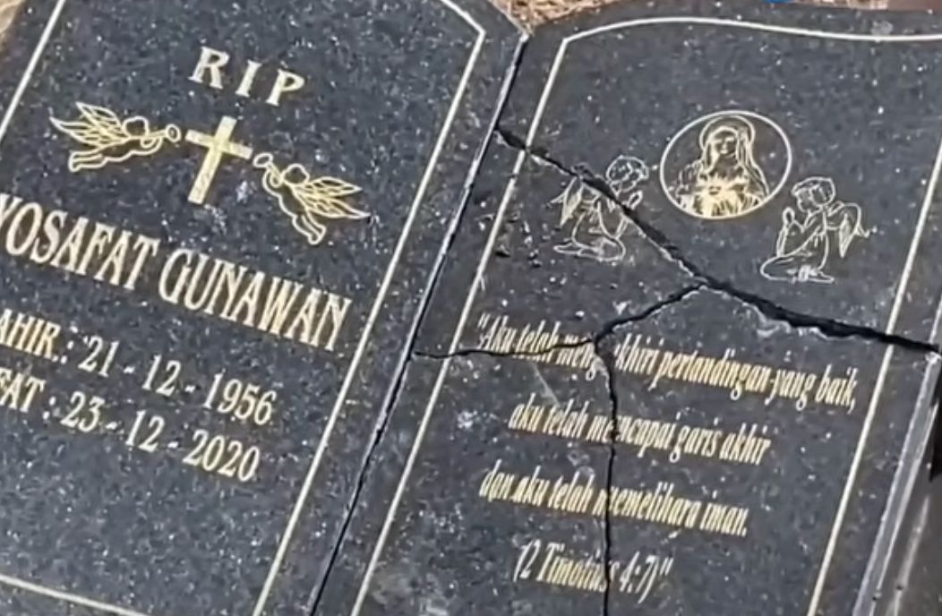 INSIDEN PERUSAKAN MAKAM KRISTEN BERMOTIF SALIB KEMBALI TERJADI DI YOGYAKARTA, PELAKU MASIH DIBAWAH UMUR INSIDEN PERUSAKAN MAKAM KRISTEN BERMOTIF SALIB KEMBALI TERJADI DI YOGYAKARTA, PELAKU MASIH DIBAWAH UMUR