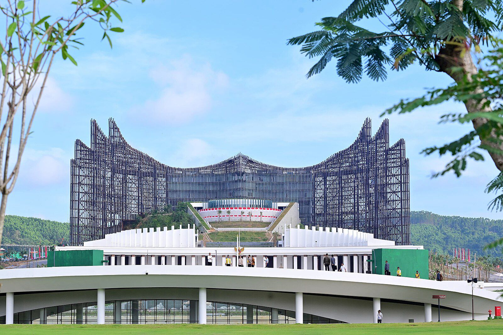 RENCANA PEMINDAHAN IBUKOTA REPUBLIK INDONESIA KE IKN PERLU DIKAJI ULANG RENCANA PEMINDAHAN IBUKOTA REPUBLIK INDONESIA KE IKN PERLU DIKAJI ULANG