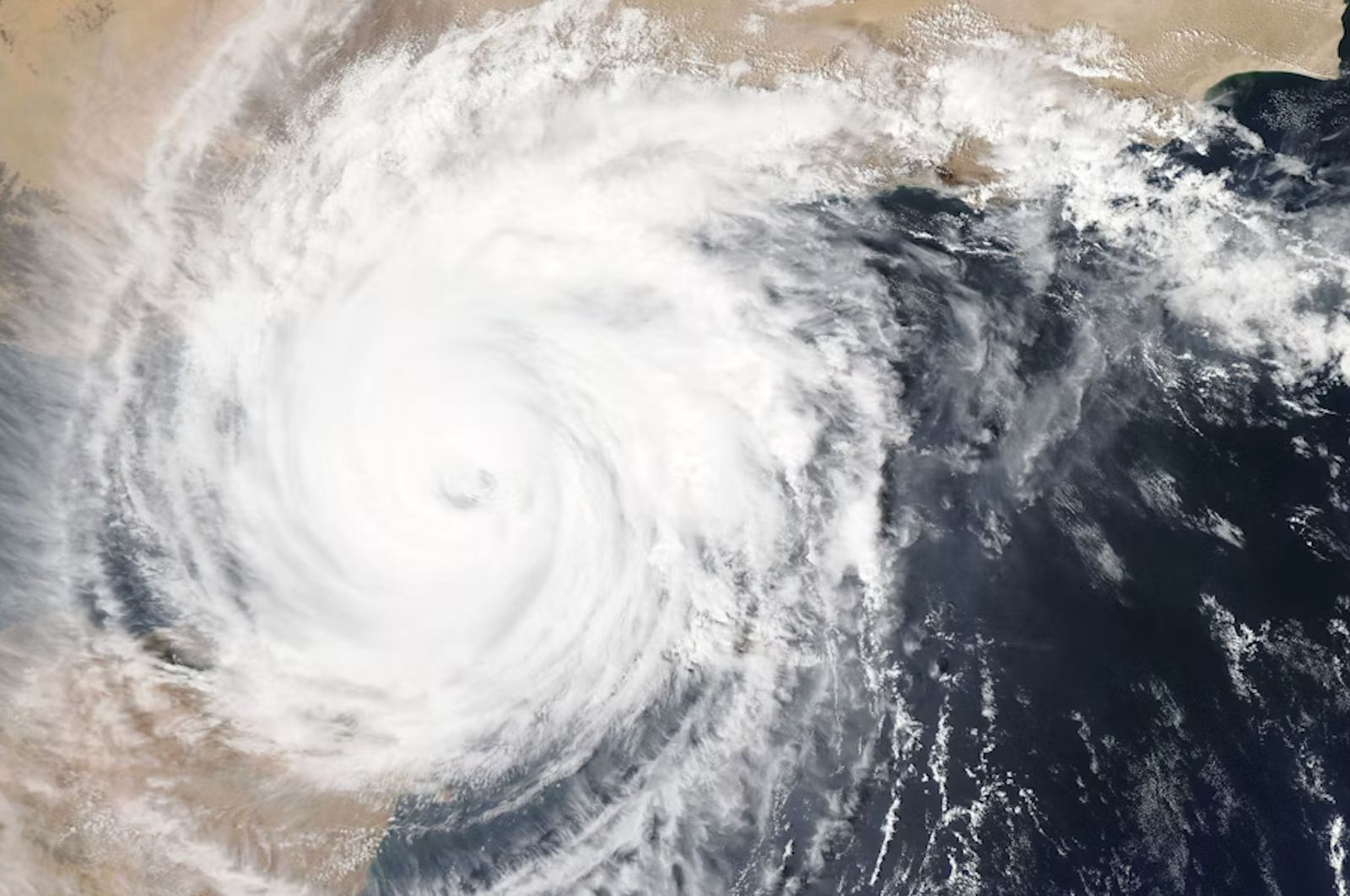 MACAU ISSUES TYPHOON SIGNAL NO. 8 AS RAGASA NEARS MACAU MACAU ISSUES TYPHOON SIGNAL NO. 8 AS RAGASA NEARS MACAU