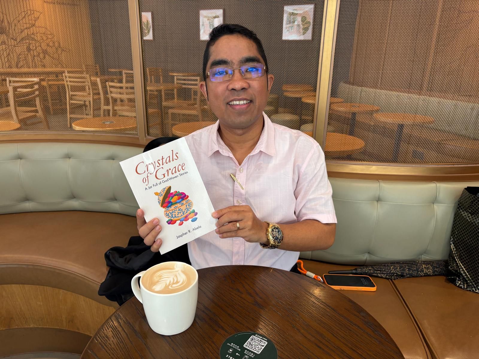 FILIPINO PASTOR RETURNS TO PROMOTE BOOK FEATURING HIS LIFE IN MACAU FILIPINO PASTOR RETURNS TO PROMOTE BOOK FEATURING HIS LIFE IN MACAU