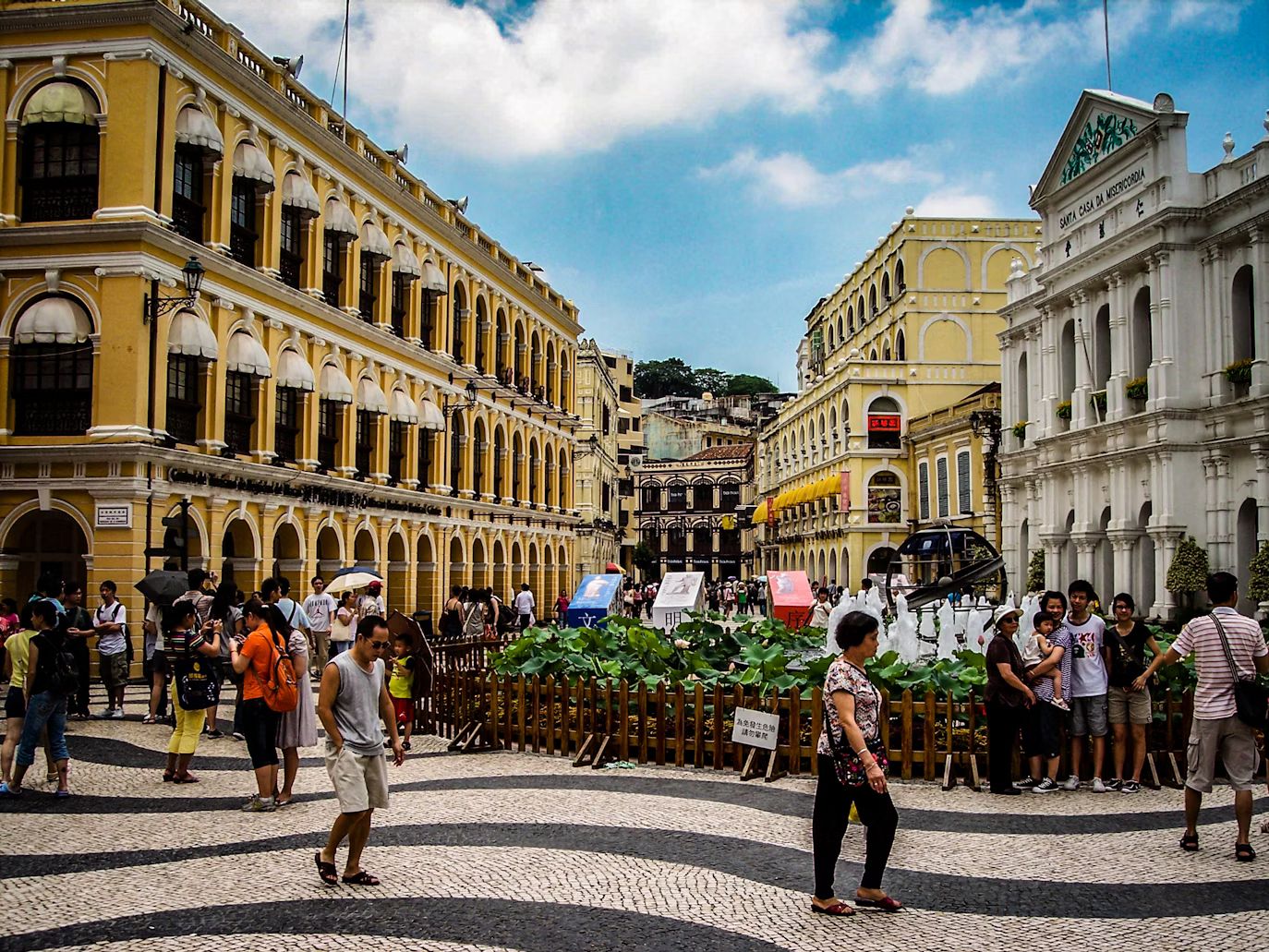 MACAU’S POPULATION AT THE END OF Q3 THIS YEAR: 686,600 MACAU’S POPULATION AT THE END OF Q3 THIS YEAR: 686,600