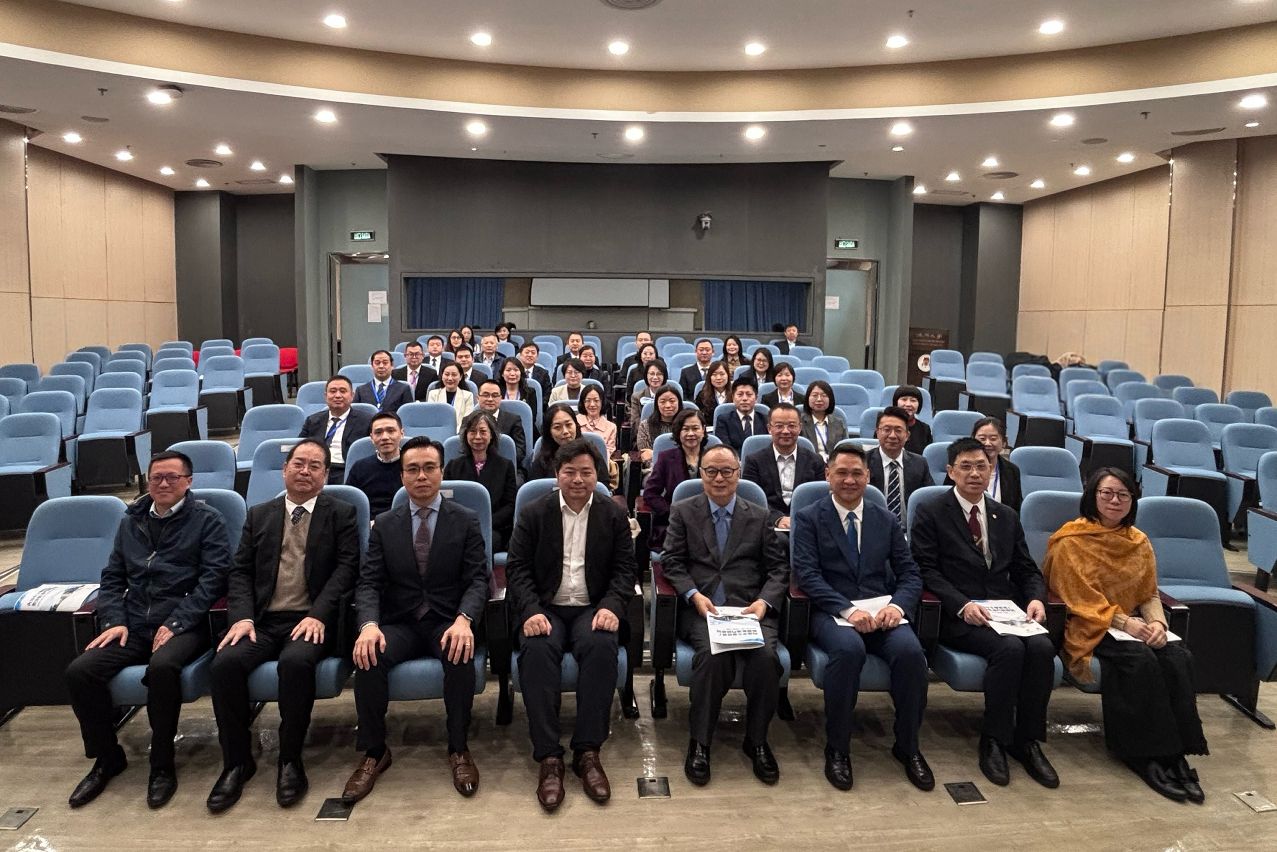 UM HOSTS TRAINING PROGRAMME FOR MAINLAND CHINA’S PRIMARY AND SECONDARY SCHOOL PRINCIPALS AND TEACHERS UM HOSTS TRAINING PROGRAMME FOR MAINLAND CHINA’S PRIMARY AND SECONDARY SCHOOL PRINCIPALS AND TEACHERS