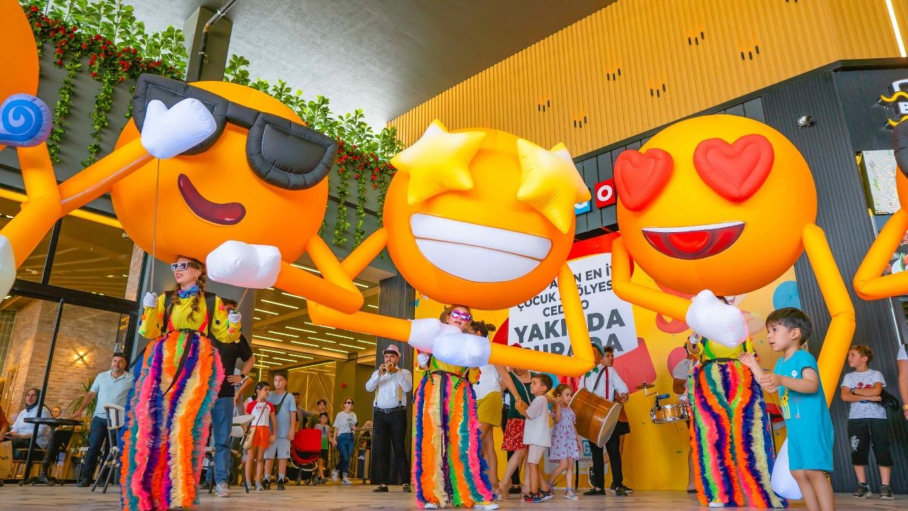 UNMANNED AIRCRAFT ACTIVITIES BANNED OVER MACAU PENINSULA DURING TOMORROW’S MACAO INT’L PARADE UNMANNED AIRCRAFT ACTIVITIES BANNED OVER MACAU PENINSULA DURING TOMORROW’S MACAO INT’L PARADE